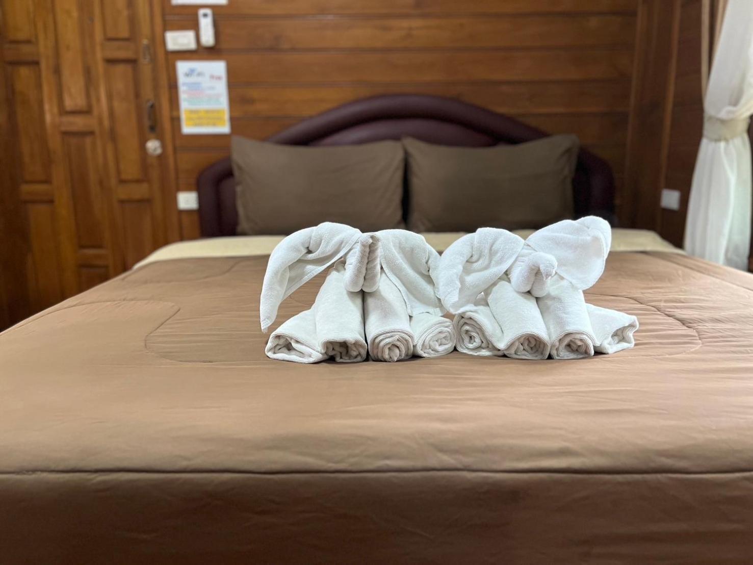 Denchai City Resort เด่นชัยซิตี้ รีสอร์ท Phrae Buitenkant foto