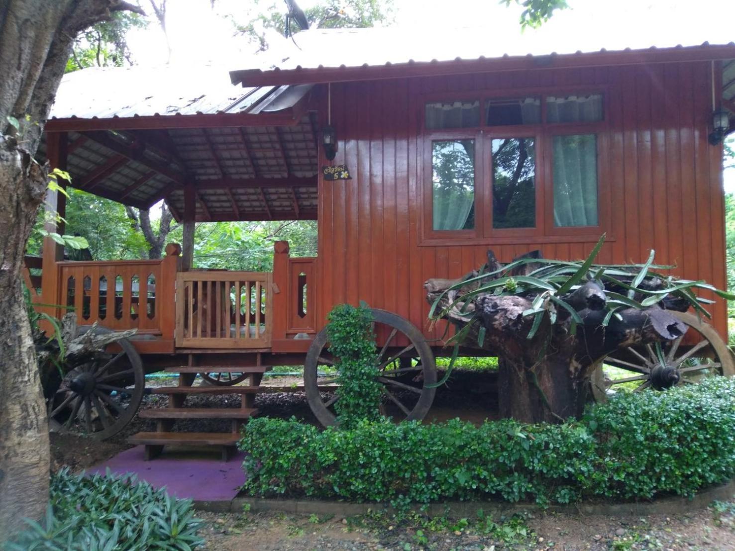 Denchai City Resort เด่นชัยซิตี้ รีสอร์ท Phrae Buitenkant foto